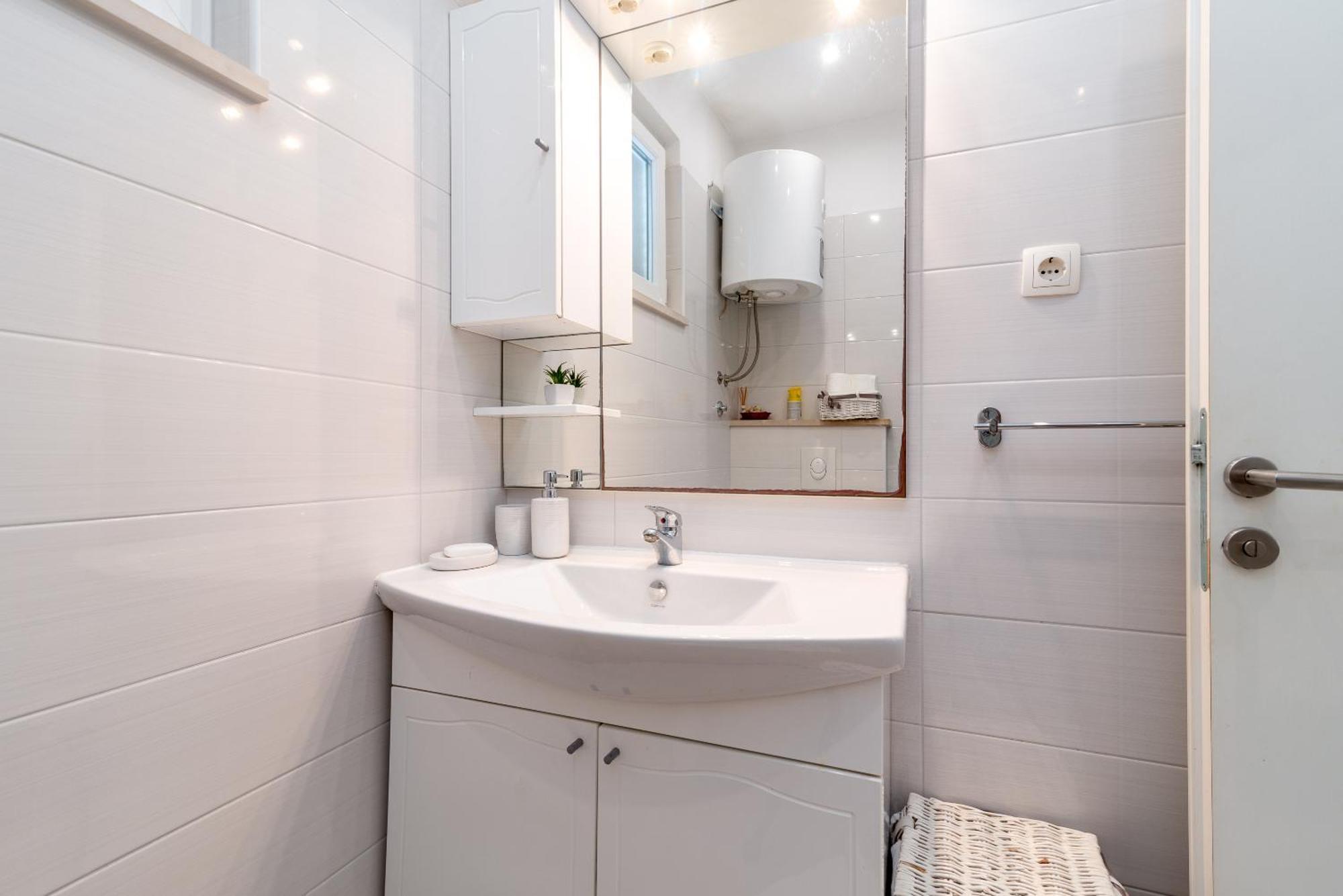 Apartman Duje โตรกีร์ ภายนอก รูปภาพ