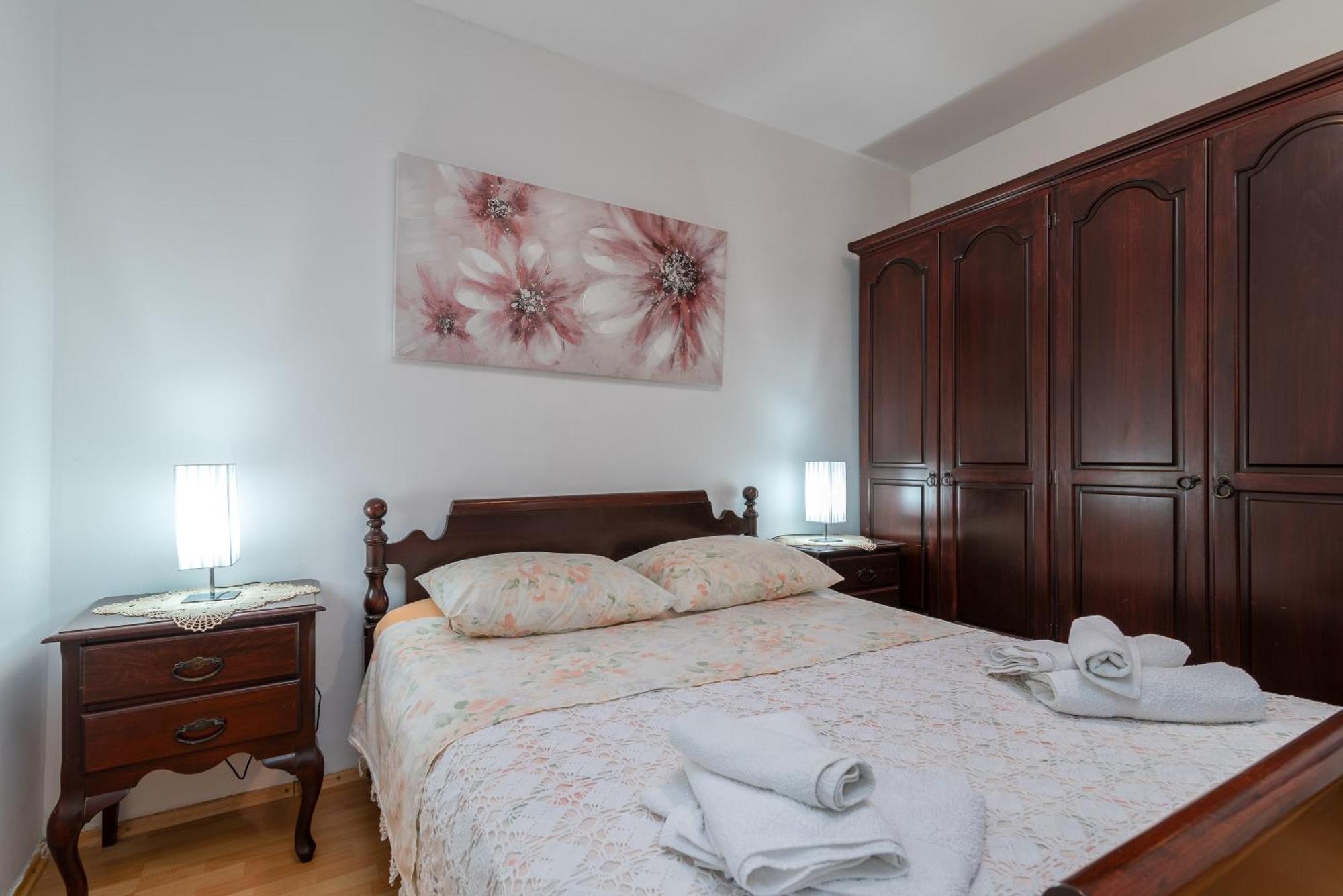 Apartman Duje โตรกีร์ ภายนอก รูปภาพ