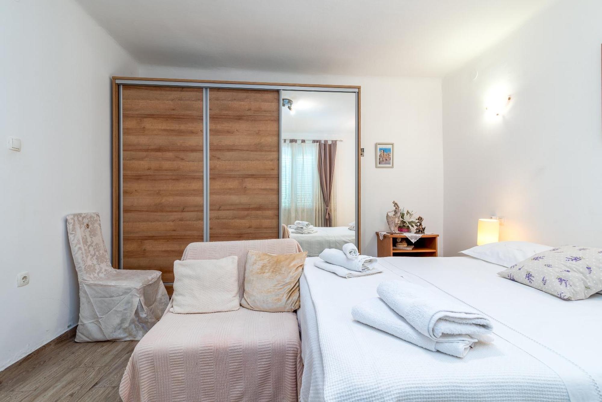 Apartman Duje โตรกีร์ ภายนอก รูปภาพ