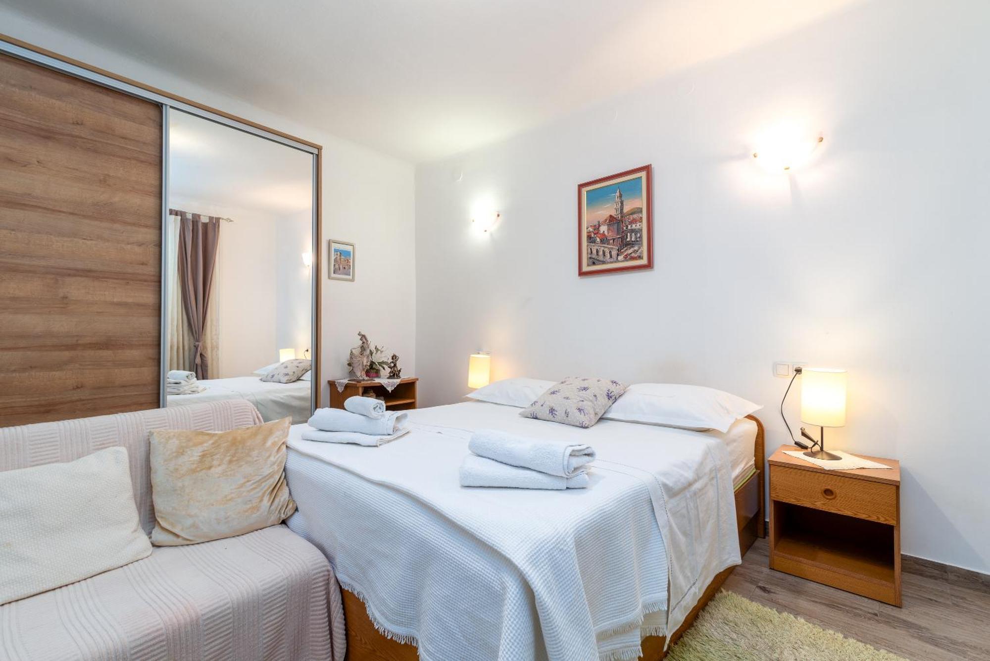 Apartman Duje โตรกีร์ ภายนอก รูปภาพ