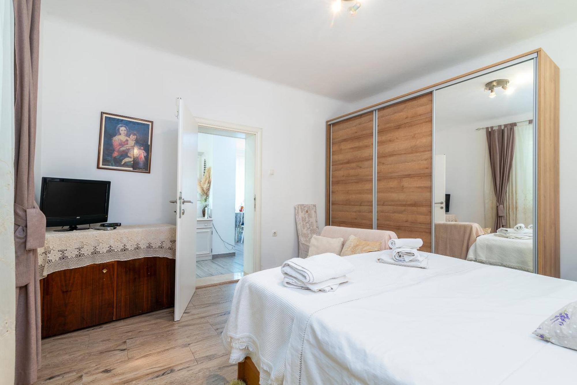 Apartman Duje โตรกีร์ ภายนอก รูปภาพ