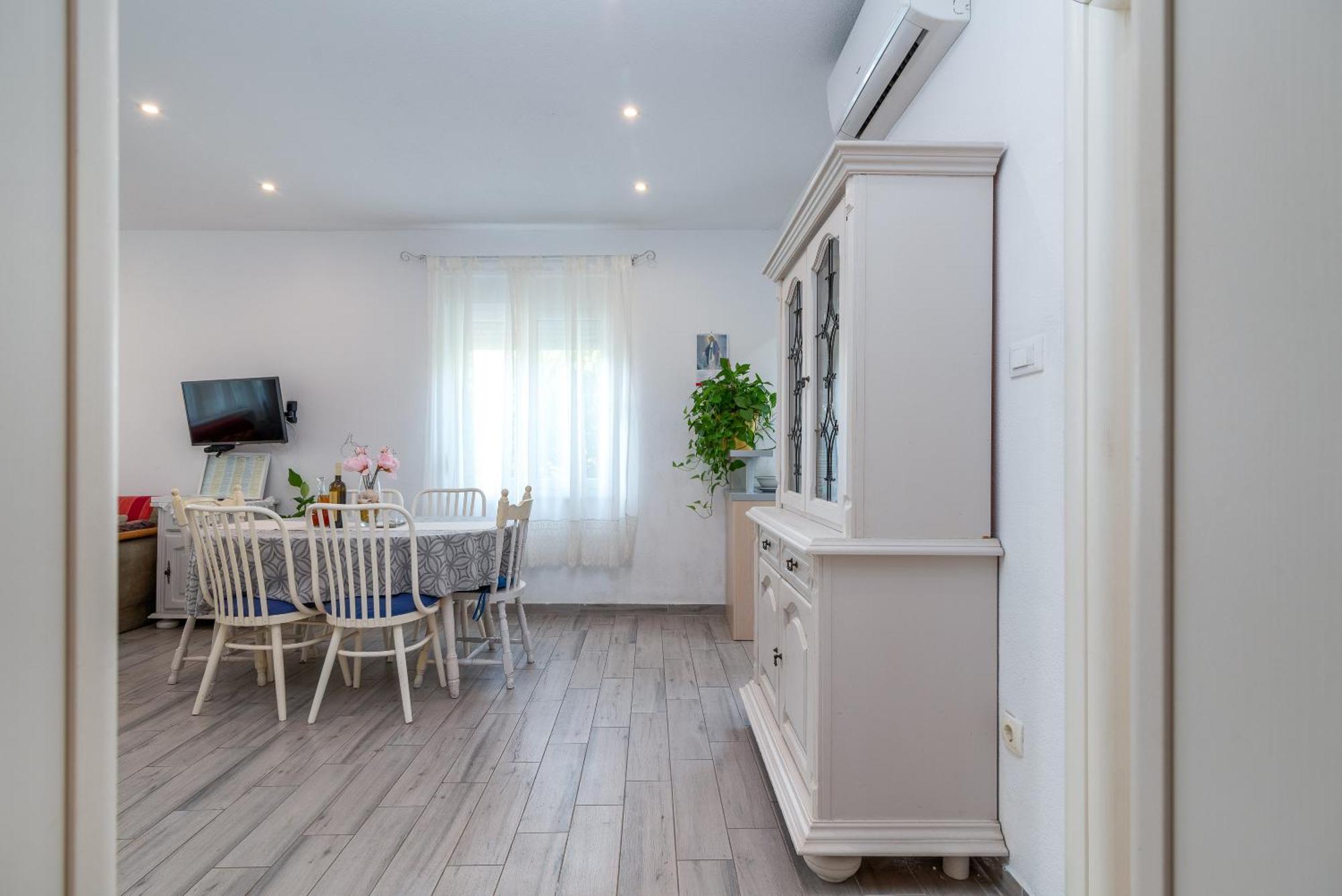 Apartman Duje โตรกีร์ ภายนอก รูปภาพ