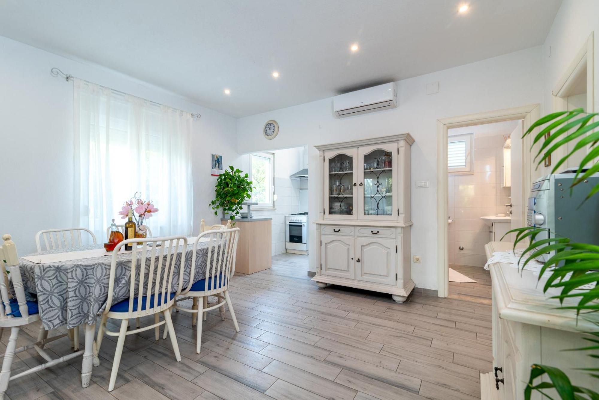 Apartman Duje โตรกีร์ ภายนอก รูปภาพ