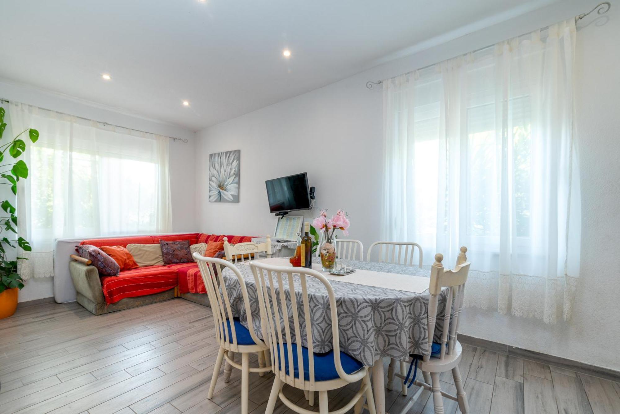 Apartman Duje โตรกีร์ ภายนอก รูปภาพ