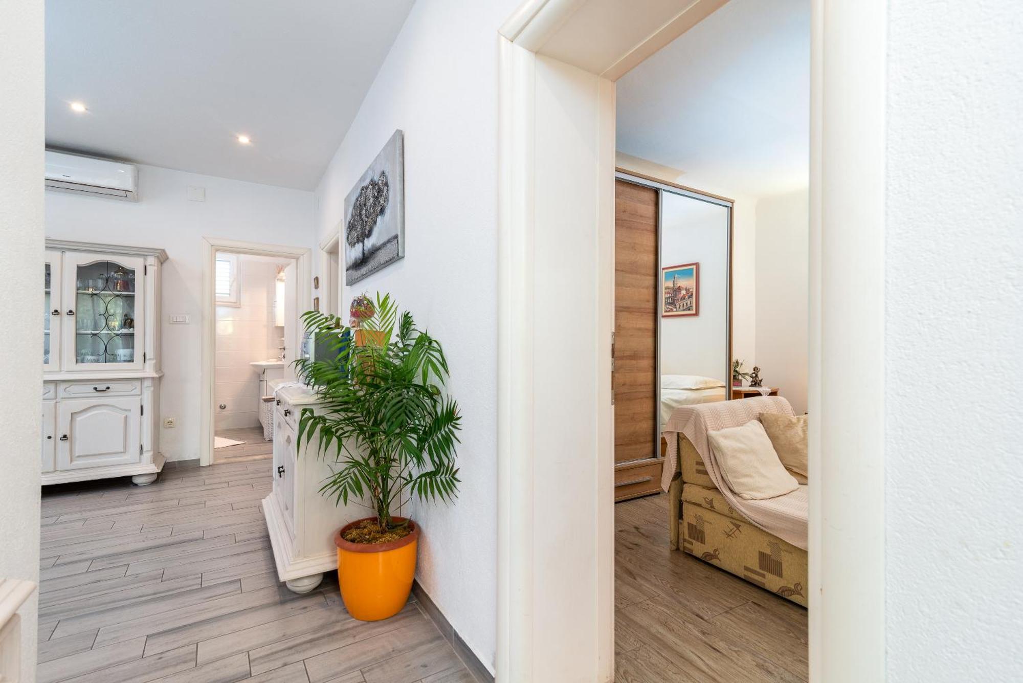 Apartman Duje โตรกีร์ ภายนอก รูปภาพ