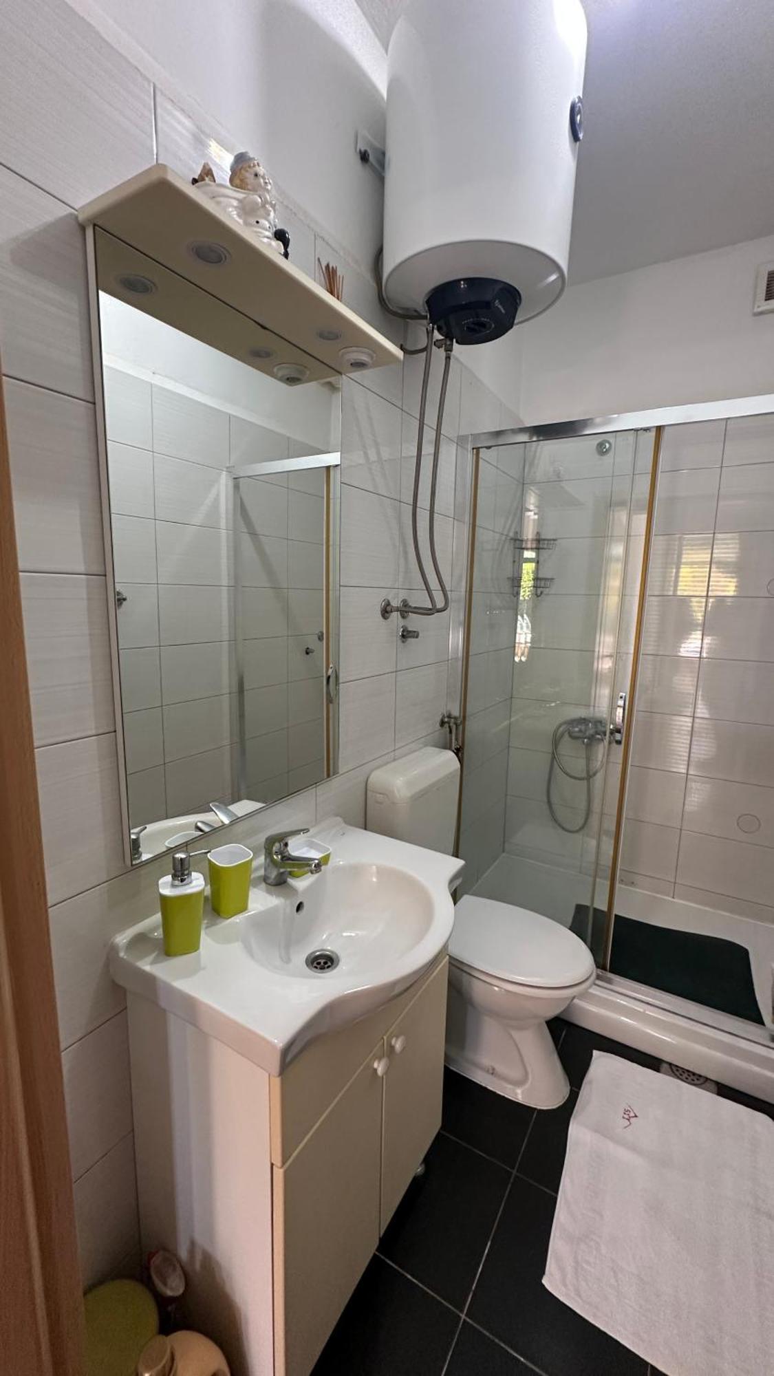 Apartman Duje โตรกีร์ ภายนอก รูปภาพ